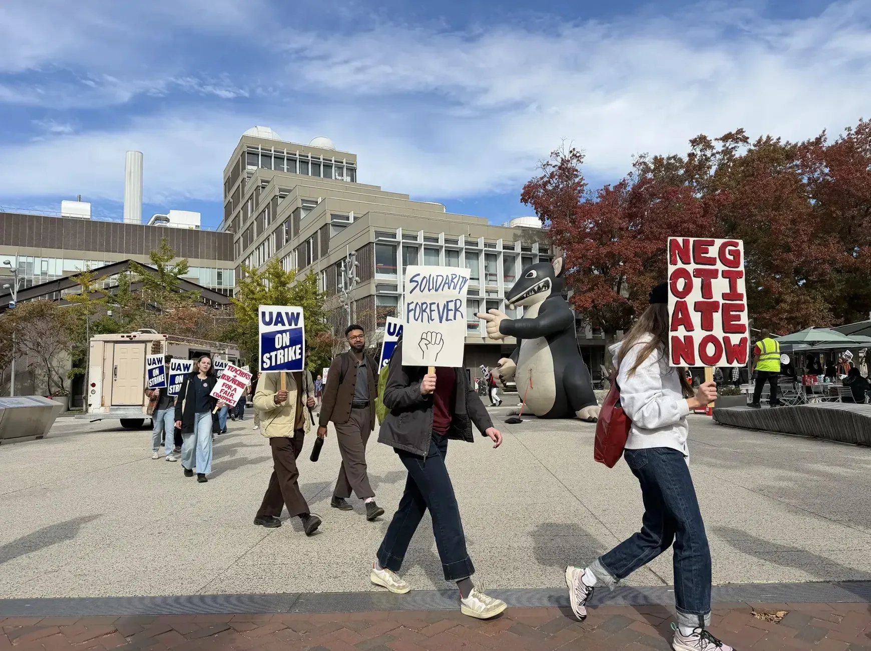 HGSU members on strike with Scabby the rat