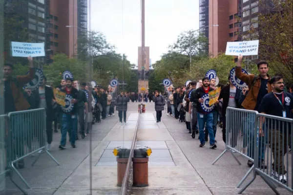 Local 4100 Sinai Postdocs Practice Picket for Fair Contract Following Columbia